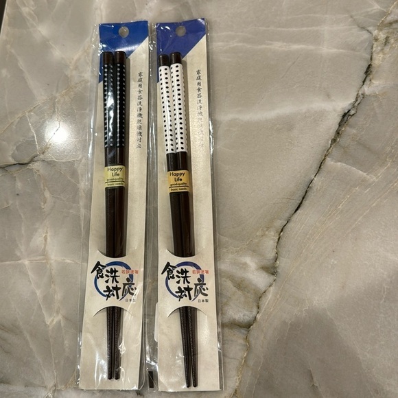 Set of 2 Pairs Japanese Natural Wood Chopsticks - Made in Japan - Picture 1 of 3